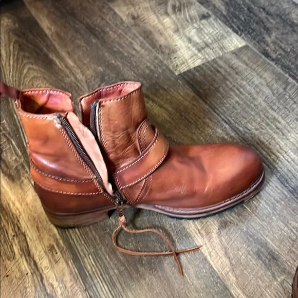 Women’s Brown Leather Boots - Picture 1 of 7